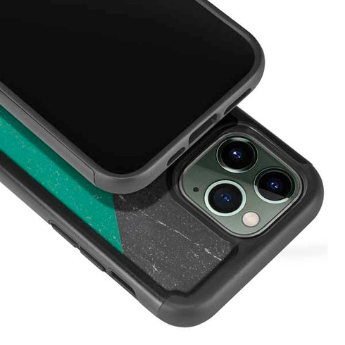Kuwait Flag Distressed iPhone 13 Pro Cargo Case